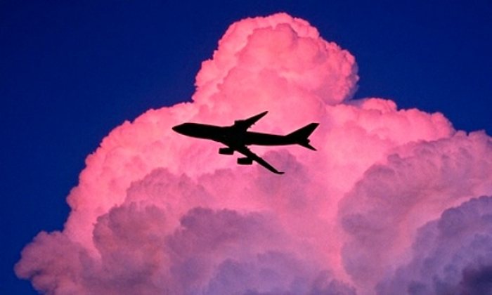 Boeing_747_400_and_Moon_008_622543860b14.jpg